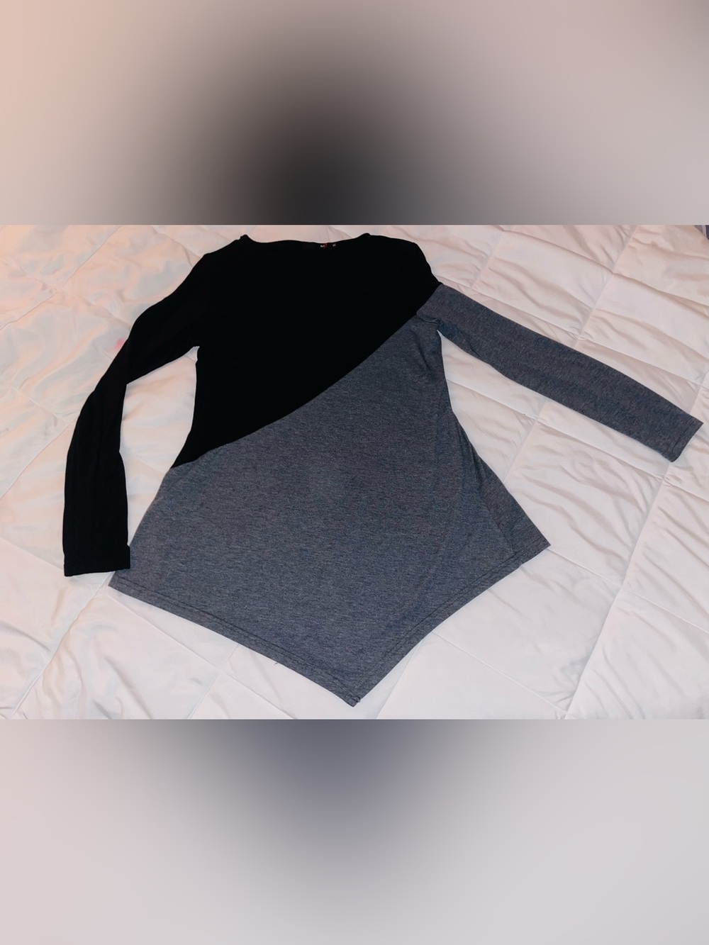 DJT Black Gray Colorblock Sharkbite Tunic Top Asymmetrical Hem Long Sleeve